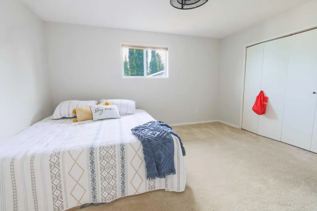 5116 51 Avenue Caroline AB T0M 0M0