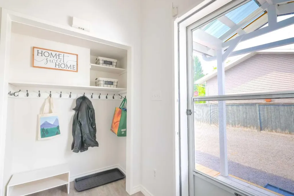 5116 51 Avenue Caroline AB T0M 0M0