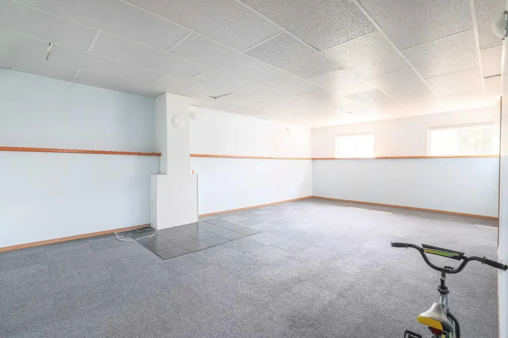 5116 51 Avenue Caroline AB T0M 0M0