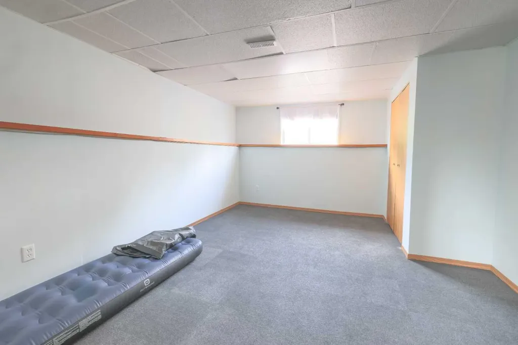 5116 51 Avenue Caroline AB T0M 0M0