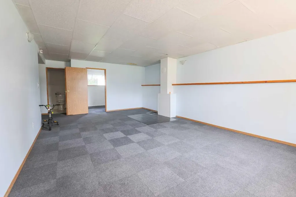 5116 51 Avenue Caroline AB T0M 0M0