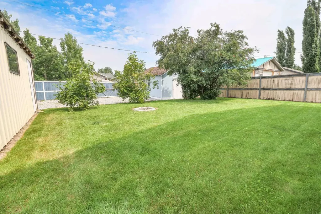 5116 51 Avenue Caroline AB T0M 0M0