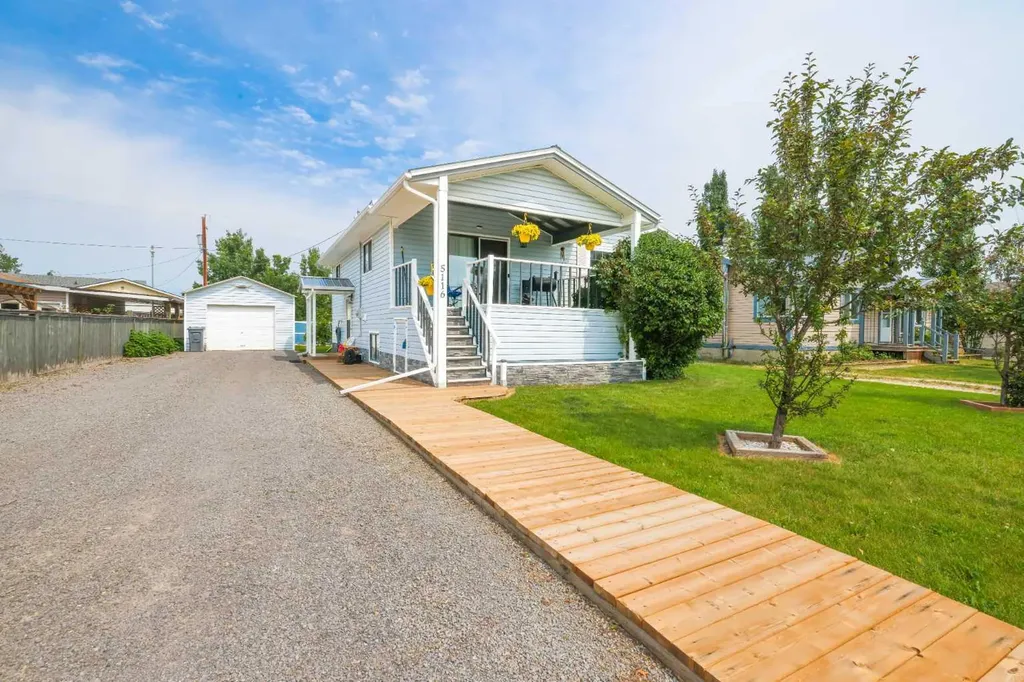 5116 51 Avenue Caroline AB T0M 0M0