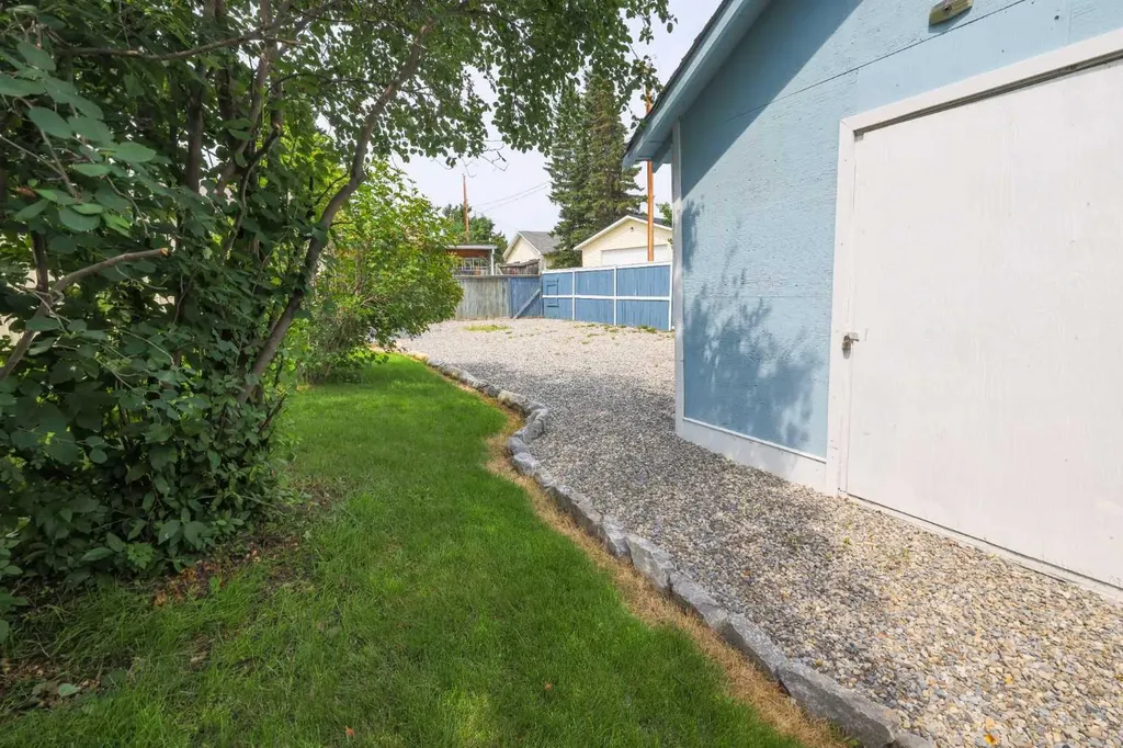 5116 51 Avenue Caroline AB T0M 0M0