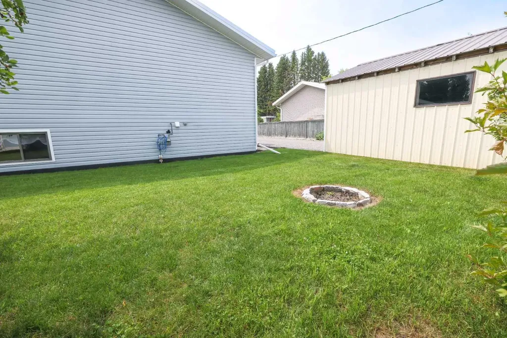 5116 51 Avenue Caroline AB T0M 0M0