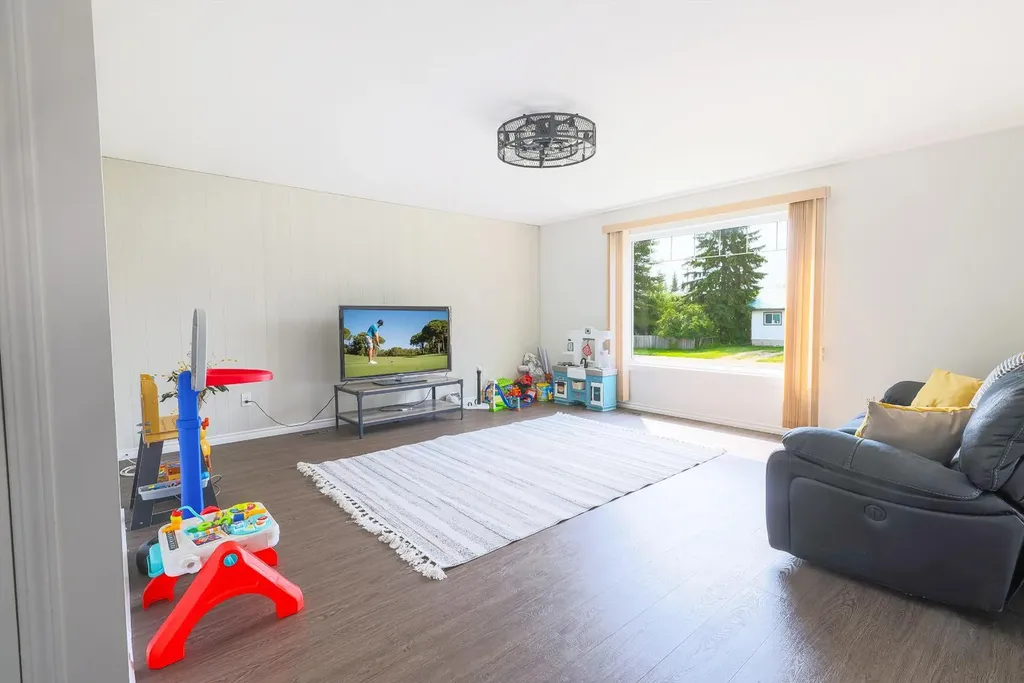 5116 51 Avenue Caroline AB T0M 0M0