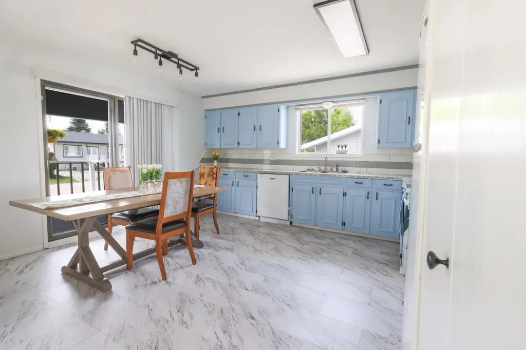 5116 51 Avenue Caroline AB T0M 0M0