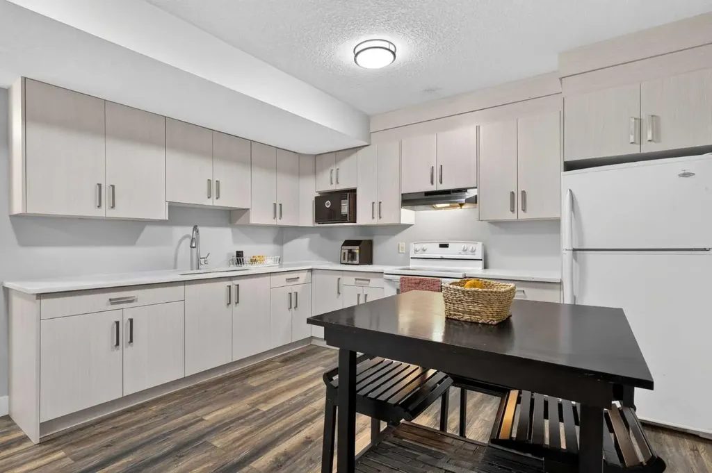 120 Castlegrove Road NE Calgary AB T3J 1T5