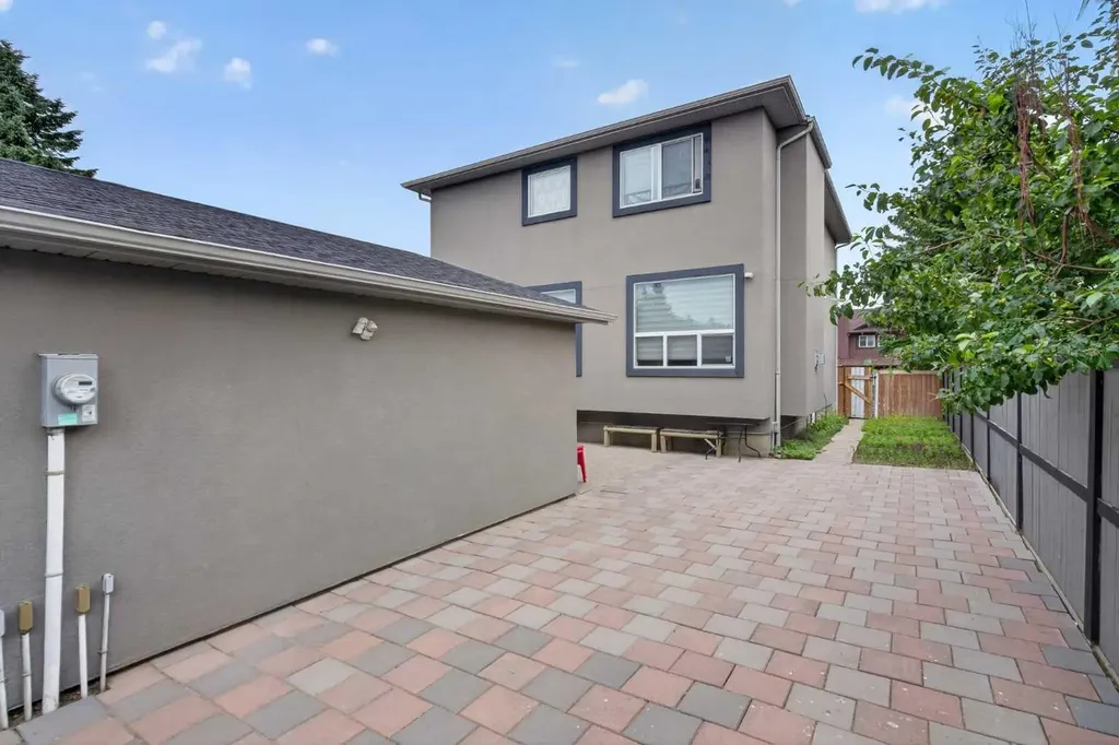 120 Castlegrove Road NE Calgary AB T3J 1T5