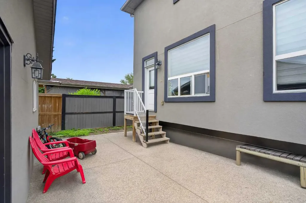 120 Castlegrove Road NE Calgary AB T3J 1T5