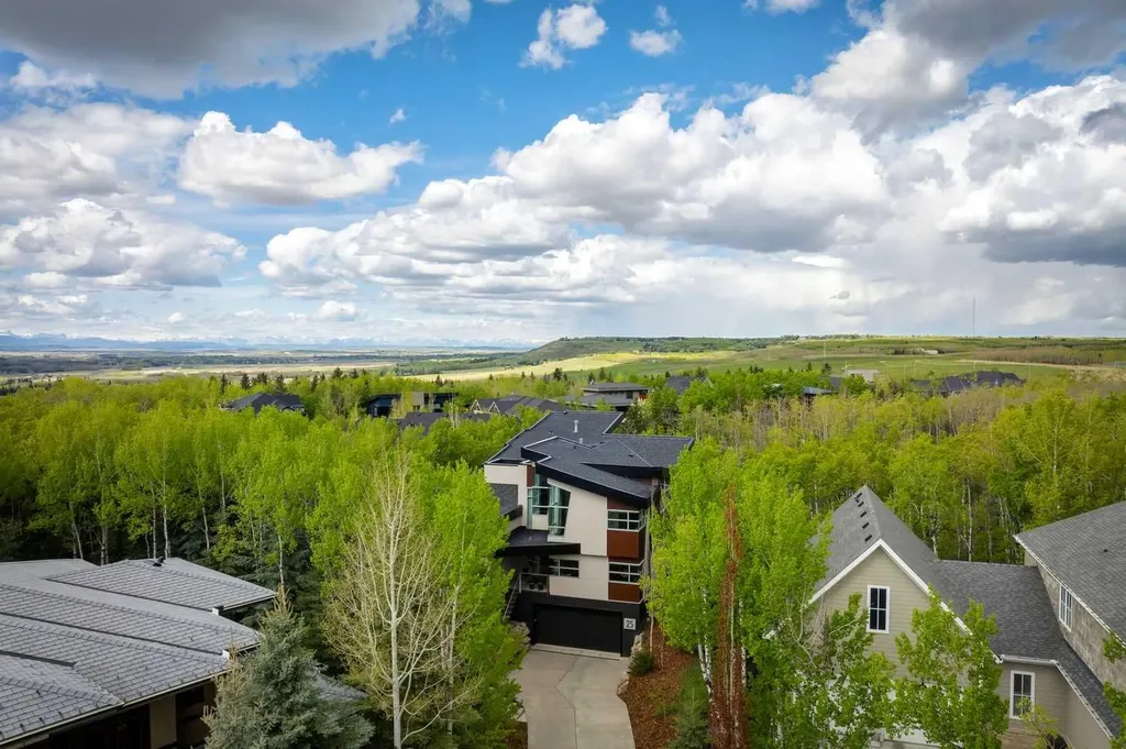 25 Posthill Drive SW Calgary AB T3H 0A8