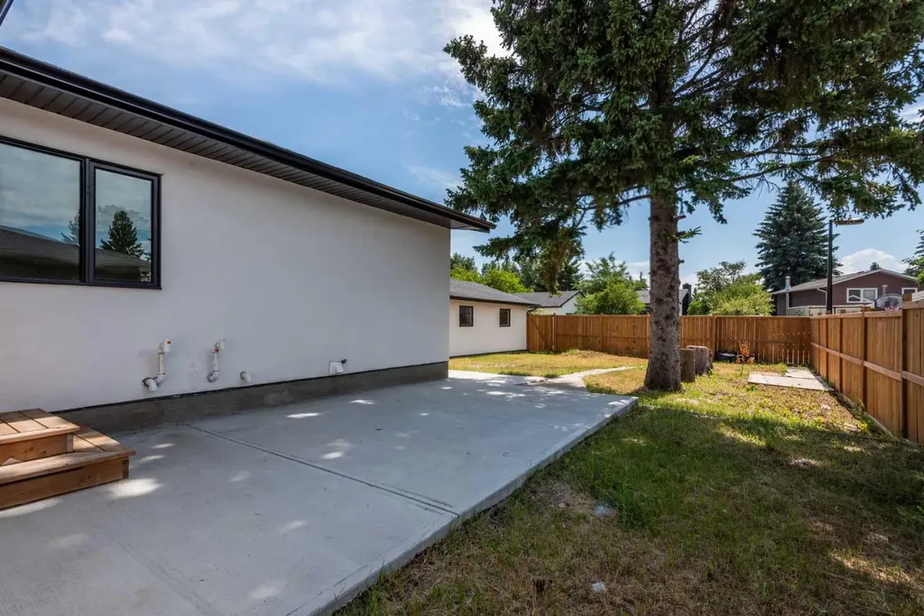 1731 111 Avenue SW Calgary AB T2W 1R6