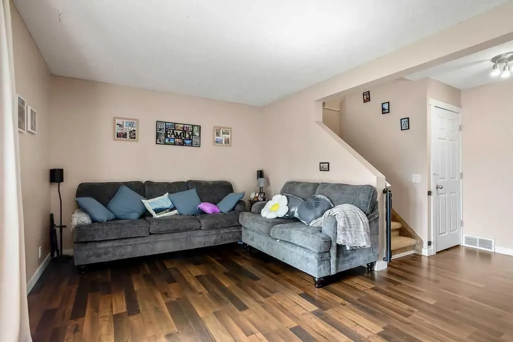20 Falbury Crescent NE Calgary AB T3J 1L7