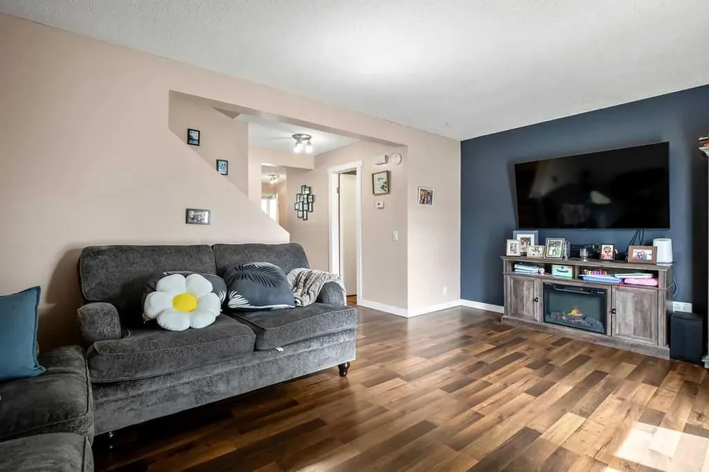 20 Falbury Crescent NE Calgary AB T3J 1L7
