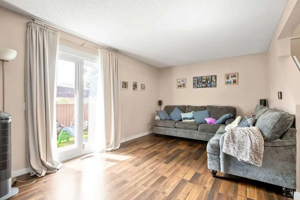 20 Falbury Crescent NE Calgary AB T3J 1L7