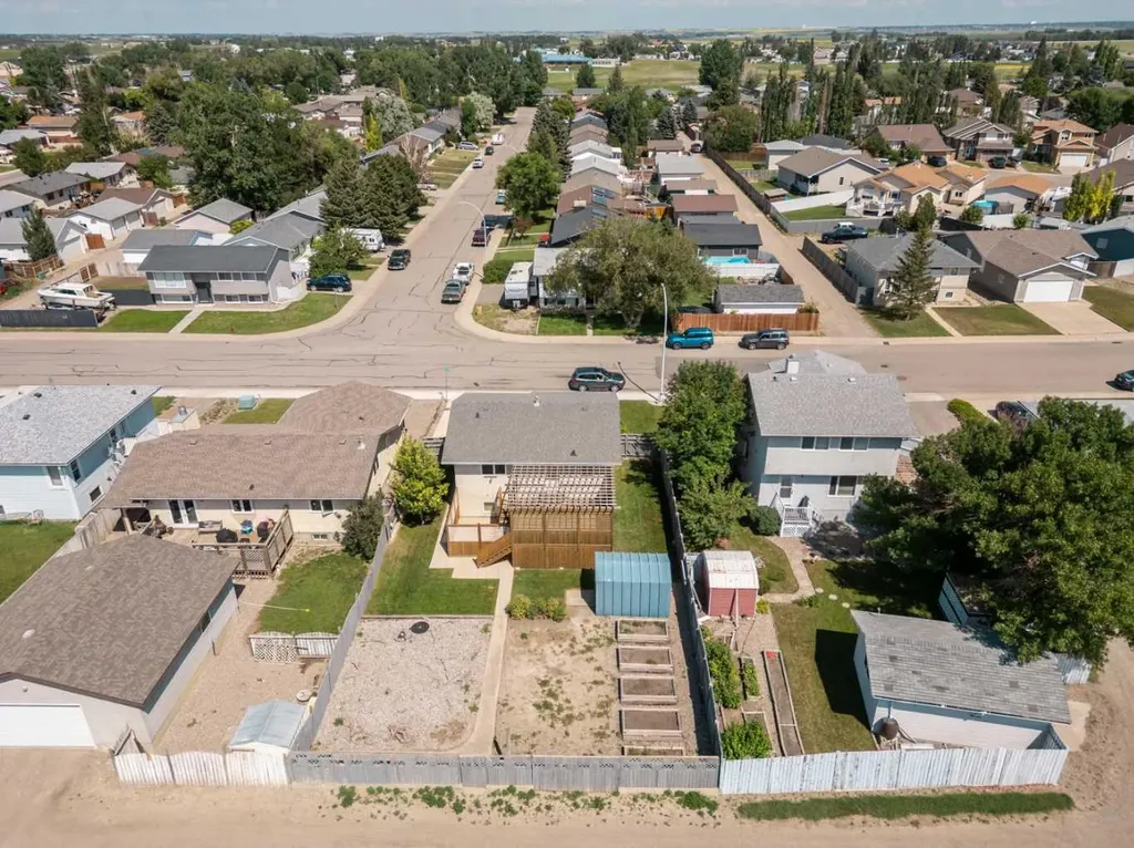 122 Spruce Drive Coalhurst AB t0l 0v0