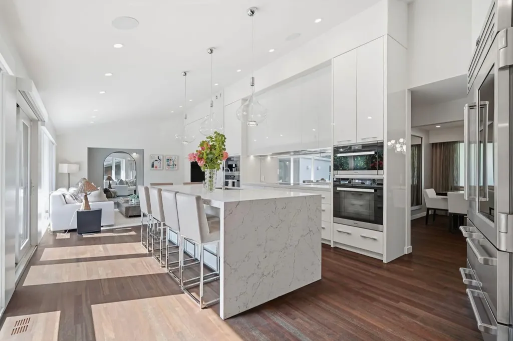 1021 Bel-aire Drive SW Calgary AB T2V 2C1