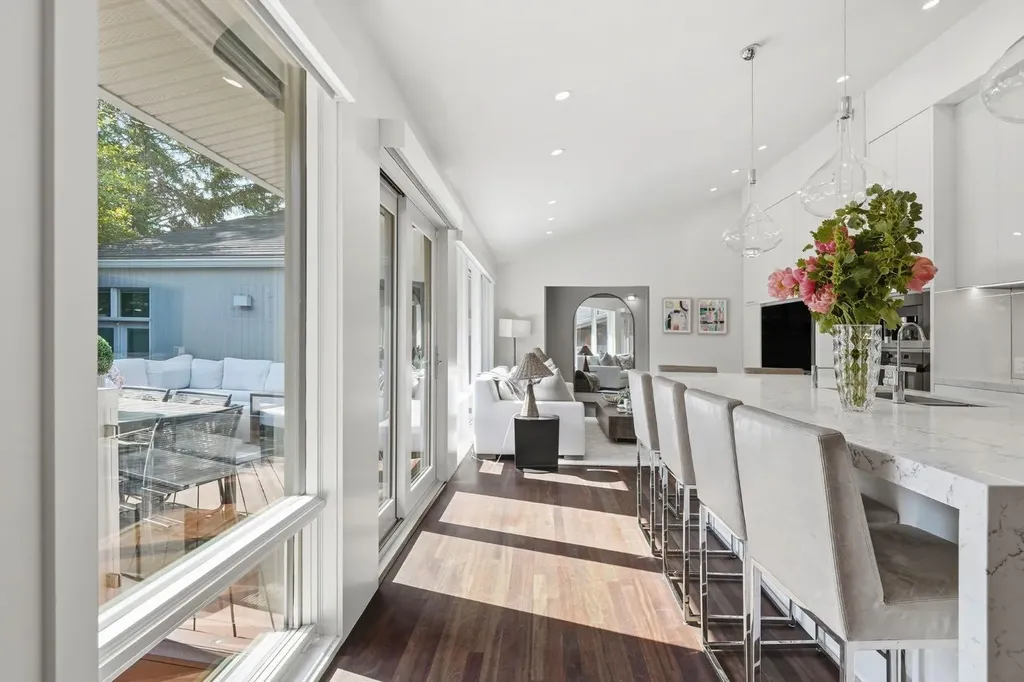 1021 Bel-aire Drive SW Calgary AB T2V 2C1