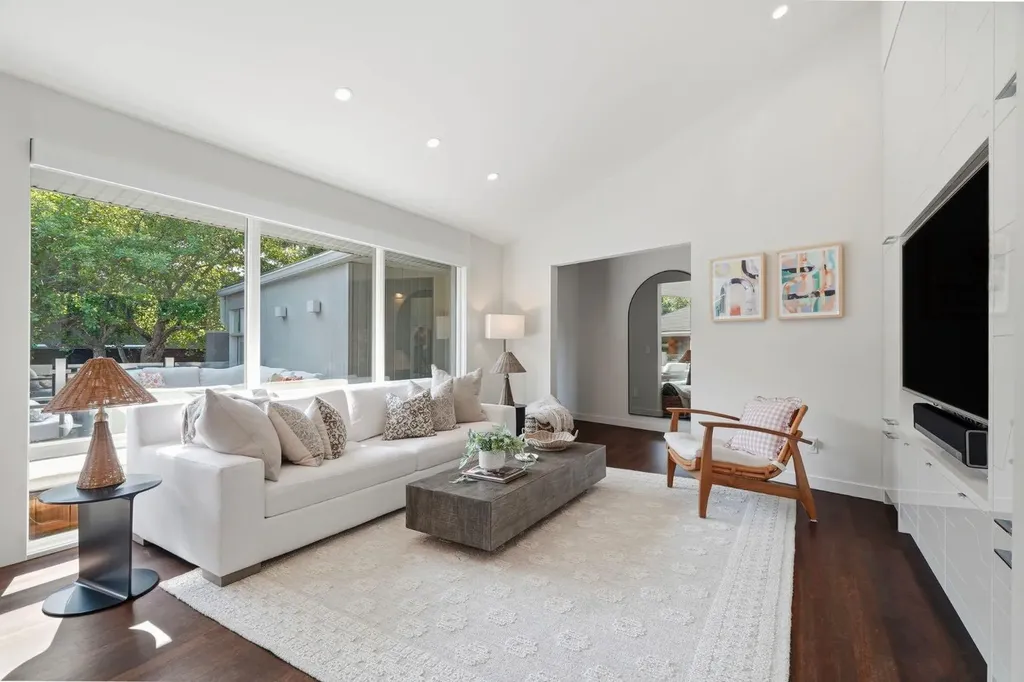 1021 Bel-aire Drive SW Calgary AB T2V 2C1