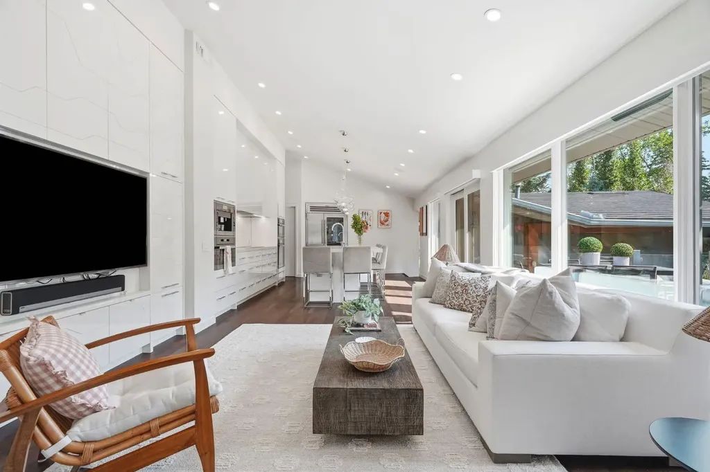 1021 Bel-aire Drive SW Calgary AB T2V 2C1
