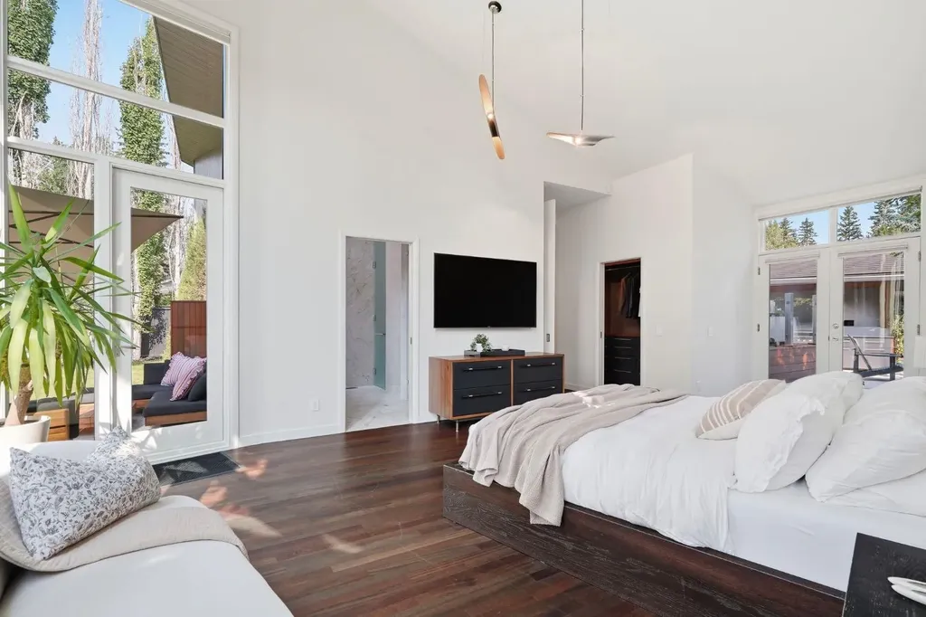 1021 Bel-aire Drive SW Calgary AB T2V 2C1
