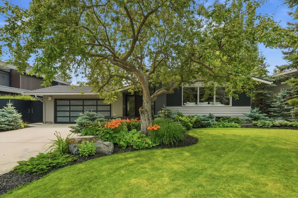 1021 Bel-aire Drive SW Calgary AB T2V 2C1
