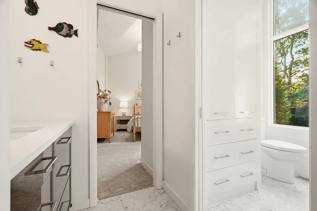 1021 Bel-aire Drive SW Calgary AB T2V 2C1