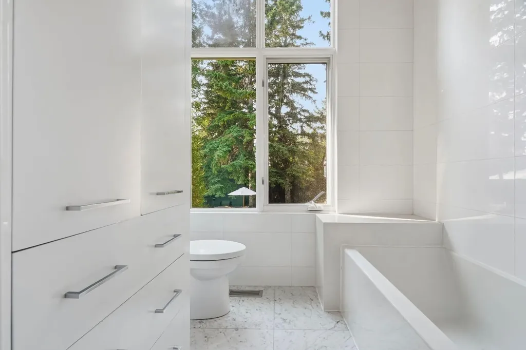 1021 Bel-aire Drive SW Calgary AB T2V 2C1