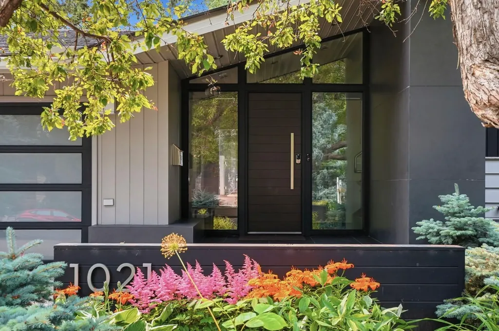 1021 Bel-aire Drive SW Calgary AB T2V 2C1