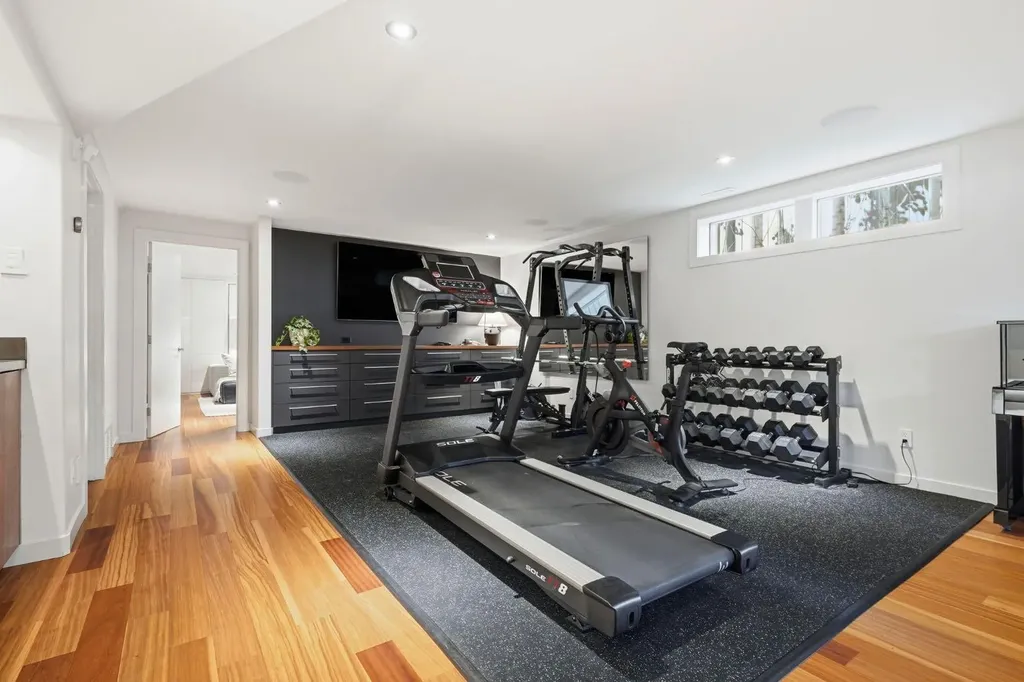 1021 Bel-aire Drive SW Calgary AB T2V 2C1
