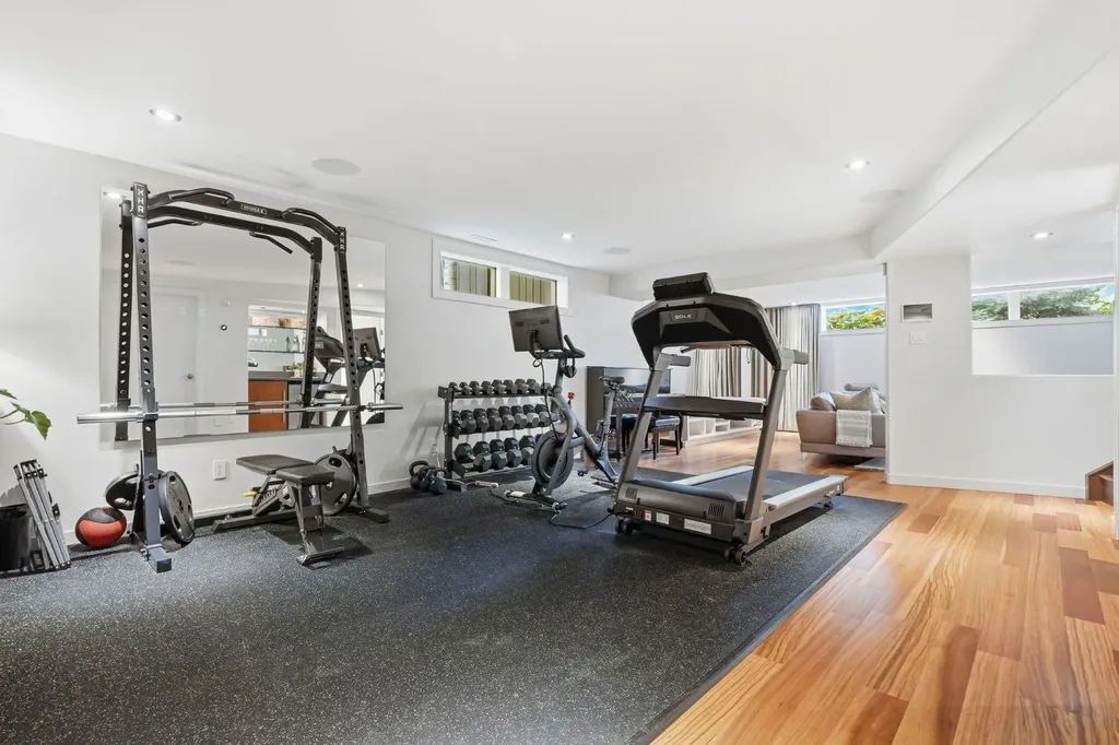 1021 Bel-aire Drive SW Calgary AB T2V 2C1