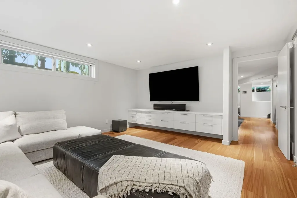 1021 Bel-aire Drive SW Calgary AB T2V 2C1