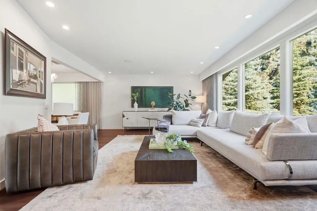1021 Bel-aire Drive SW Calgary AB T2V 2C1