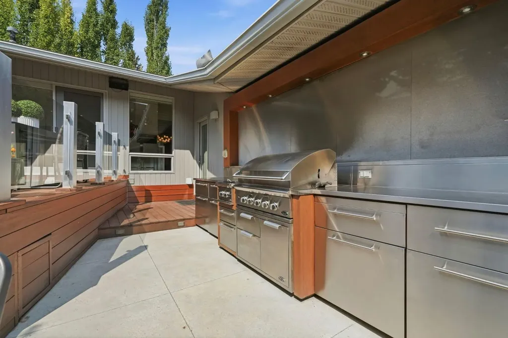 1021 Bel-aire Drive SW Calgary AB T2V 2C1