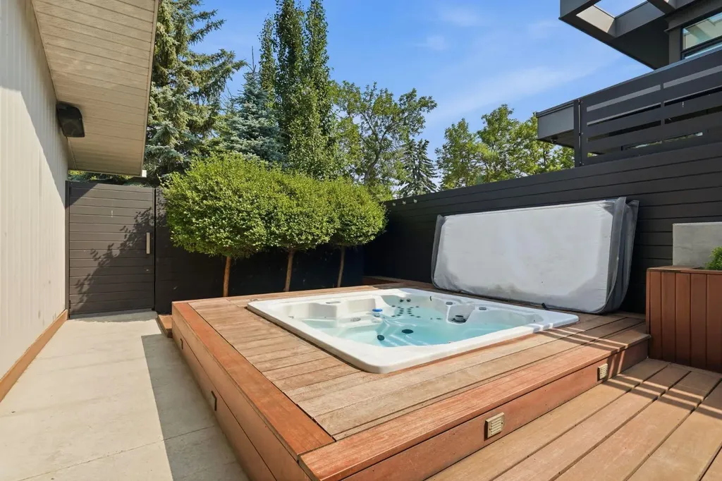 1021 Bel-aire Drive SW Calgary AB T2V 2C1