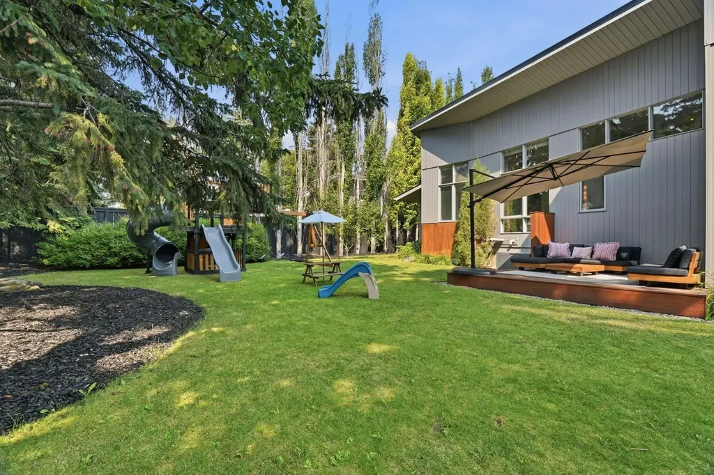 1021 Bel-aire Drive SW Calgary AB T2V 2C1