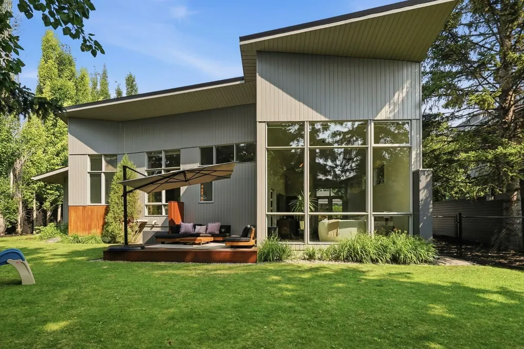 1021 Bel-aire Drive SW Calgary AB T2V 2C1