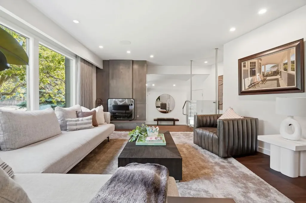 1021 Bel-aire Drive SW Calgary AB T2V 2C1