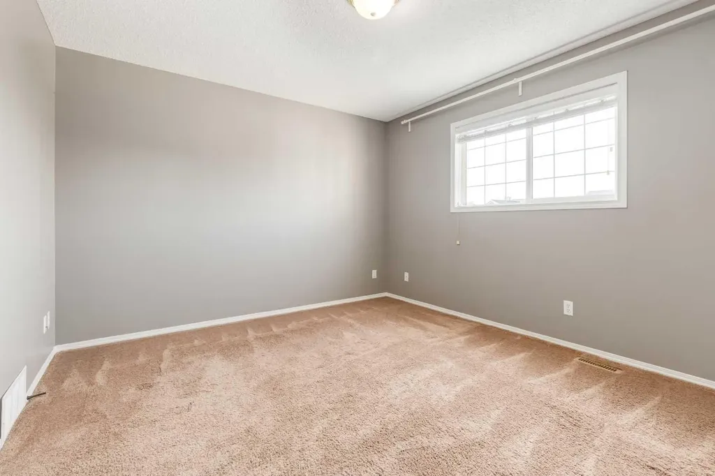 87 Royal Elm Way NW Calgary AB T3G 5M3