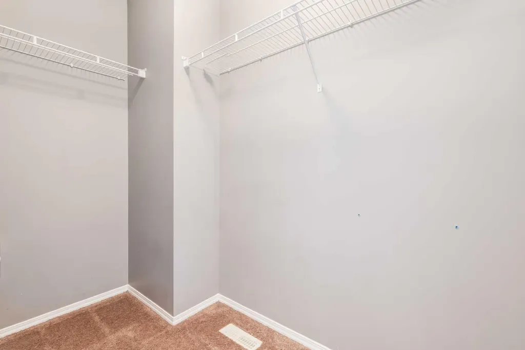 87 Royal Elm Way NW Calgary AB T3G 5M3