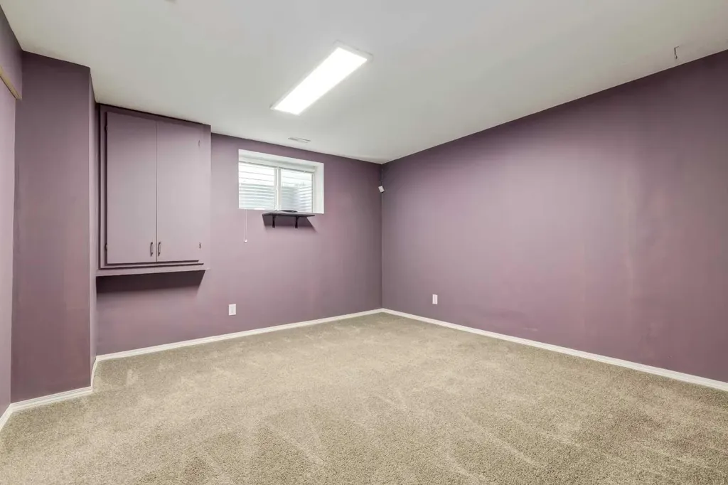 87 Royal Elm Way NW Calgary AB T3G 5M3