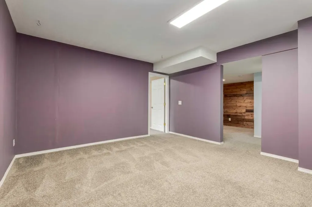 87 Royal Elm Way NW Calgary AB T3G 5M3