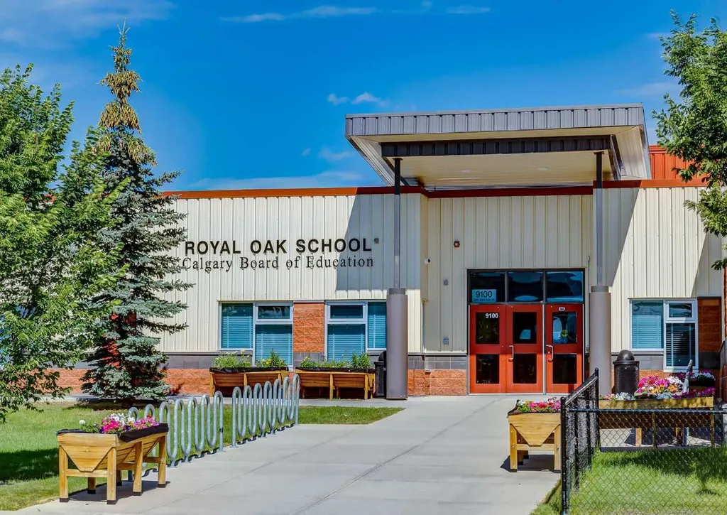 87 Royal Elm Way NW Calgary AB T3G 5M3