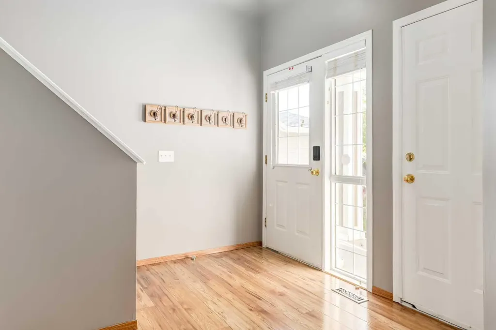 87 Royal Elm Way NW Calgary AB T3G 5M3