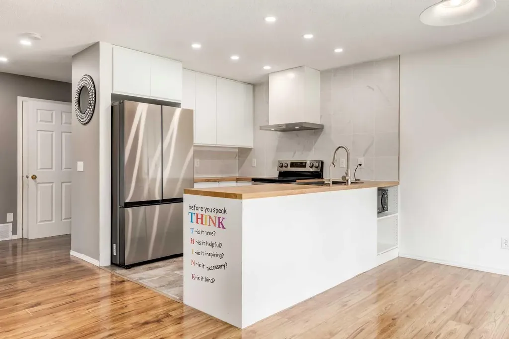 87 Royal Elm Way NW Calgary AB T3G 5M3
