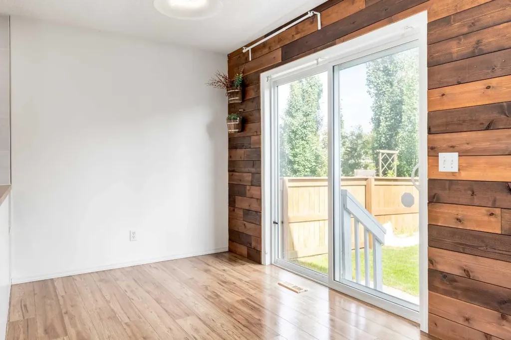 87 Royal Elm Way NW Calgary AB T3G 5M3
