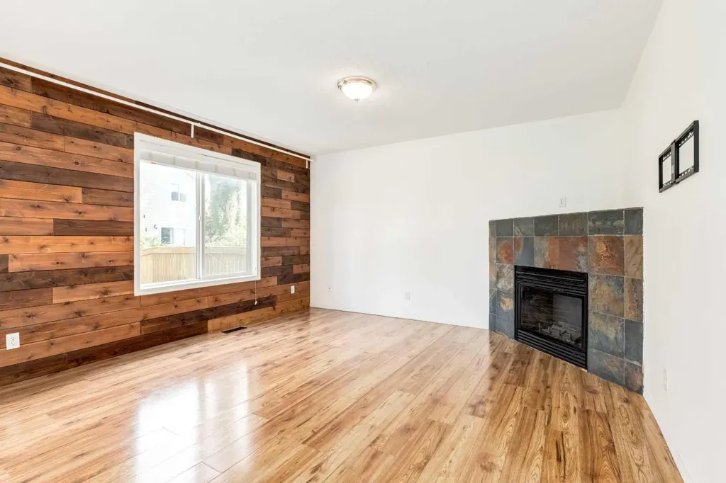 87 Royal Elm Way NW Calgary AB T3G 5M3