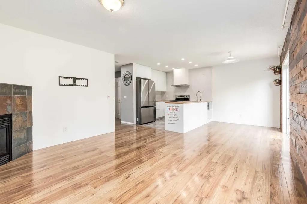 87 Royal Elm Way NW Calgary AB T3G 5M3