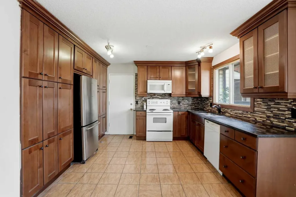 172 Templemont Drive NE Calgary AB T1Y 4Z9