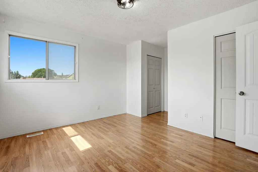 172 Templemont Drive NE Calgary AB T1Y 4Z9
